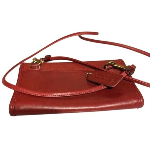Vintage Coach Red Leather Crossbody Bag With Zippered Interior Pocket & Adjustab - Picture 2 of 4